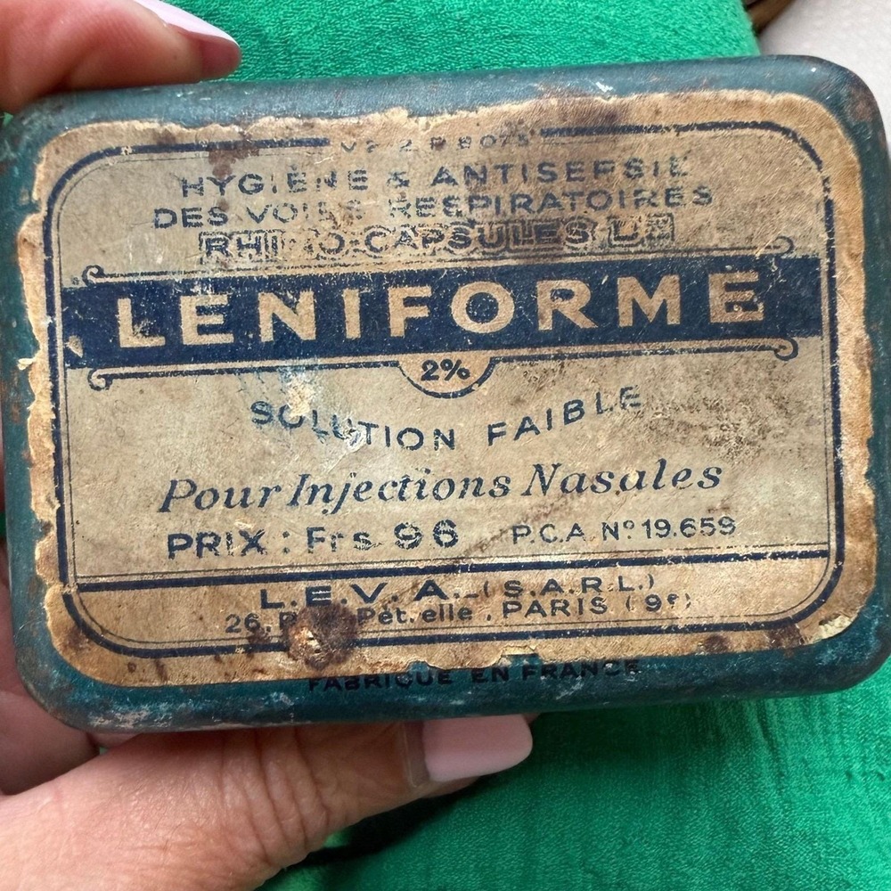 Vtg French pharmacy tin "Leniforme" a nasal solution-rusty crusty-collectible